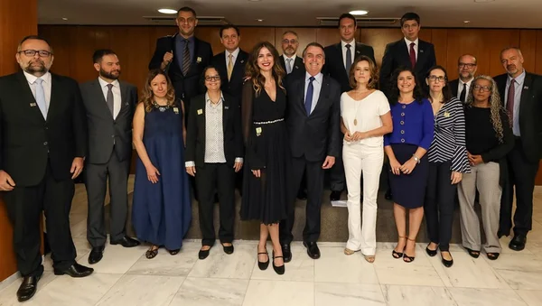 Luciana Gimenez é convidada para café da manhã com Bolsonaro
