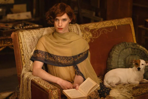 Eddie Redmayne vive a primeira mulher transgênero em “A Garota Dinamarquesa”
