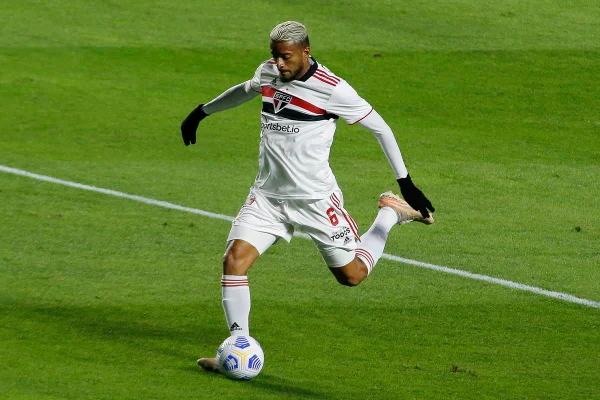 Grêmio anuncia a contratação do lateral Reinaldo, ex-São Paulo