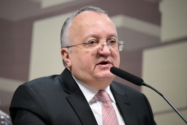 Ex-governador diz que Mato Grosso repassou R$ 755 milhões ao Master