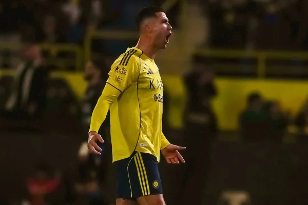Foto colorida de Cristiano Ronaldo - Metrópoles