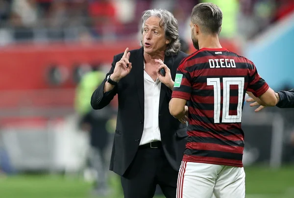 Foto colorida de Jorge Jesus e Diego Ribas - Metrópoles