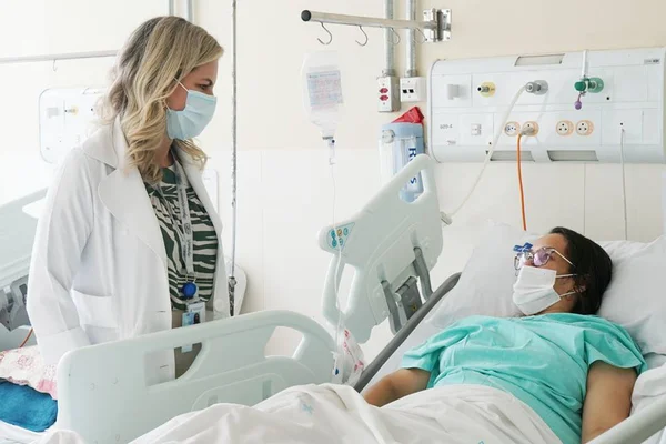 Mulher com tumor no pé faz reconstrução inédita do calcanhar no DF