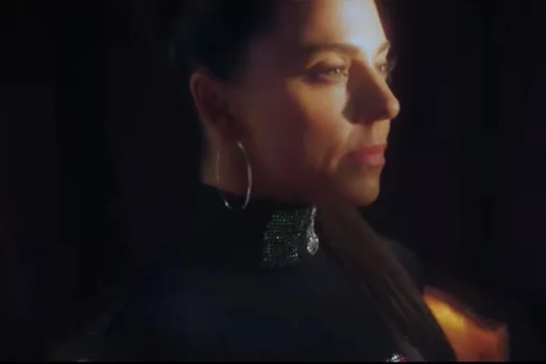 Melanie C, das Spice Girls, lança clipe de High Heels