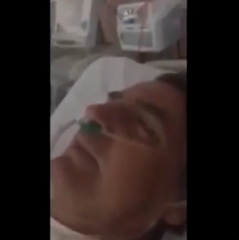 Bolsonaro posta vídeo em que aparece internado após sofrer atentado com faca nas eleições de 2018. Ele está numa cama, de olhos fechados, com sonda no nariz - Metrópl