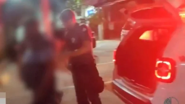 foto colorida de homem é preso por cárcere privado da esposa em Arujá - Metrópoles