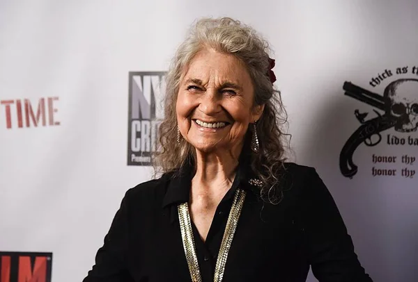 Lynn Cohen, atriz de Jogos Vorazes, morre aos 86 anos