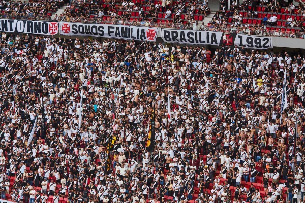 Camarote Metrópoles vibra no jogo de Vasco e Bangu em Brasília