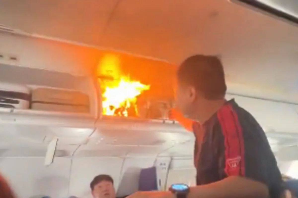 Imagem colorida de bagageiro pegando fogo
