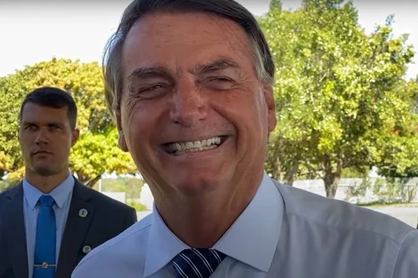 Jair Bolsonaro celebrou um ponto da pesquisa Datafolha de maio