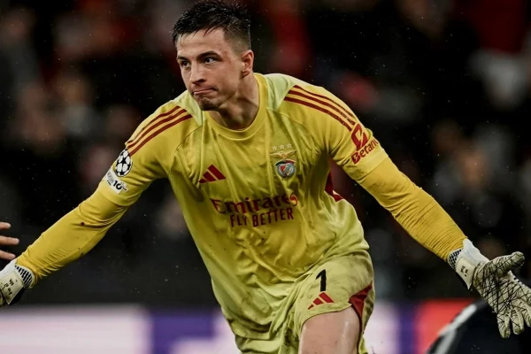 Foto colorida do goleiro Trubin, do Benfica - Metrópoles