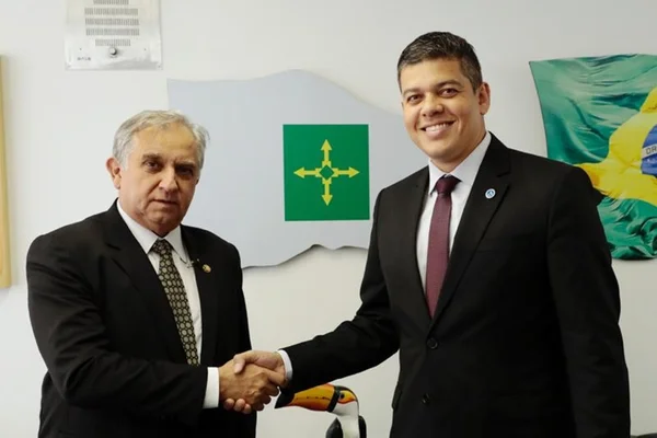 Daniel Donizet muda de partido mais uma vez e vai para PSDB de Izalci