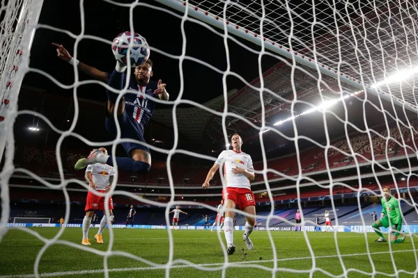 Neymar entra no top 10 de assistências da Champions com passe para gol