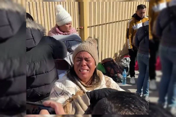 Imagem colorida de imigrante chorando CBP One
