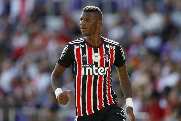 Arboleda pede desculpas por ter vestido camisa do Palmeiras