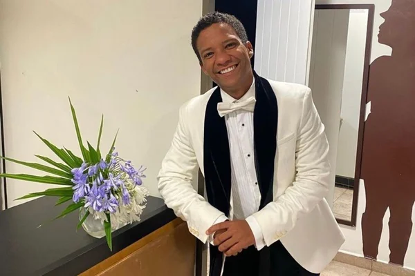 O tenor Jean William acusa a Polícia Militar de Santos de racismo