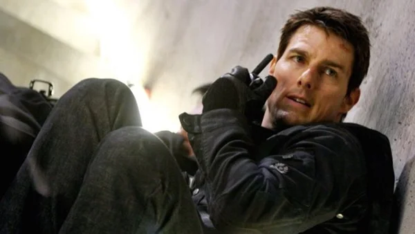 Tom Cruise sofre acidente durante gravação de “Missão Impossível 6”