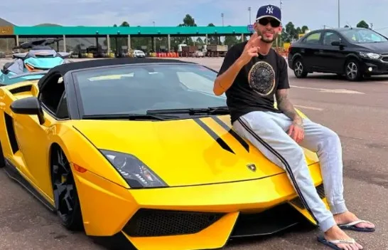 Influencer é preso em ação contra grupo que fazia sorteios ilegais de carros de luxo na Internet
