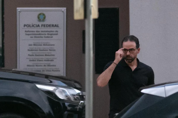 Pelo 3º dia seguido, advogado visita Vorcaro na Superintendência da PF