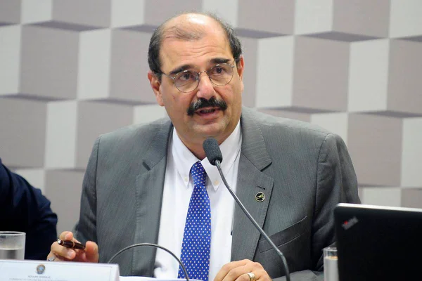 Presidente do CNE diz que novo ensino médio não é para “perturbar”
