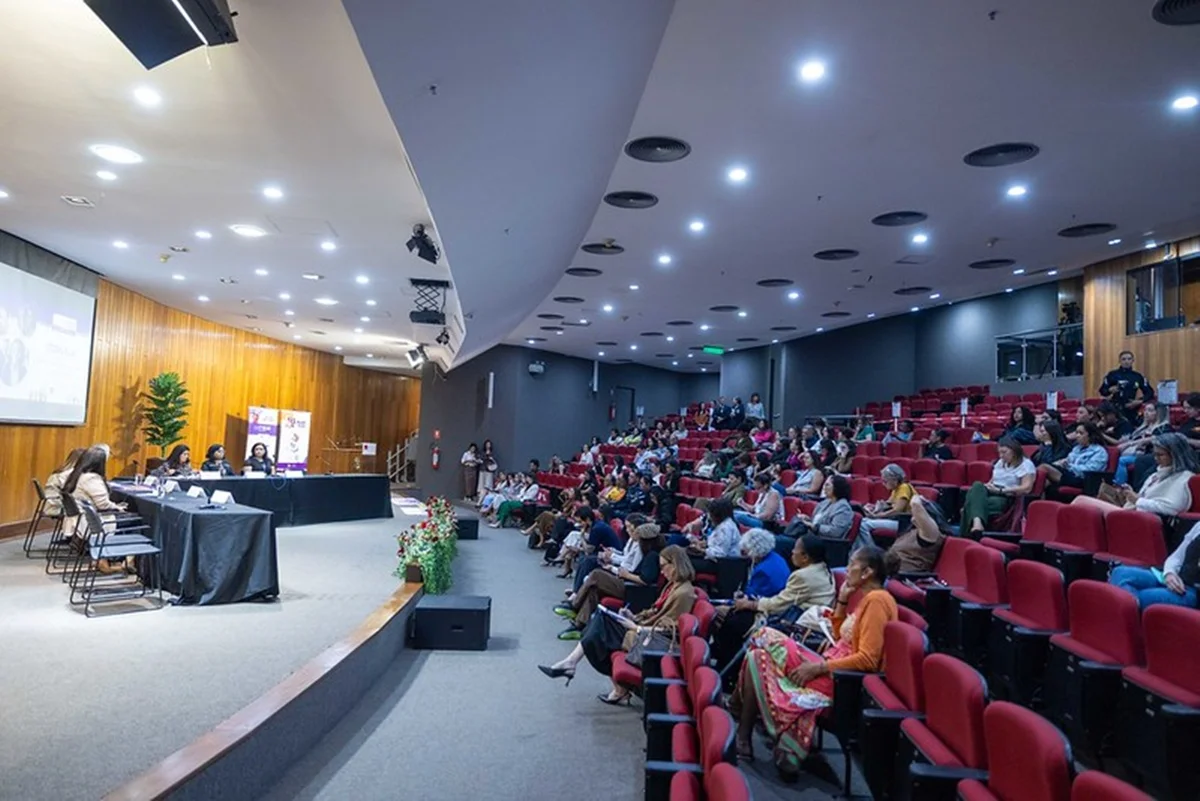 O projeto é coordenado pelo Núcleo de Gênero e pela Coordenadoria Executiva Psicossocial (Ceps), com foco na construção de fluxos locais de atendimento à mulher em situação de violência doméstica e familiar O projeto é coordenado pelo Núcleo de Gênero e pela Coordenadoria Executiva Psicossocial (Ceps), com foco na construção de fluxos locais de atendimento à mulher em situação de violência doméstica e familiar