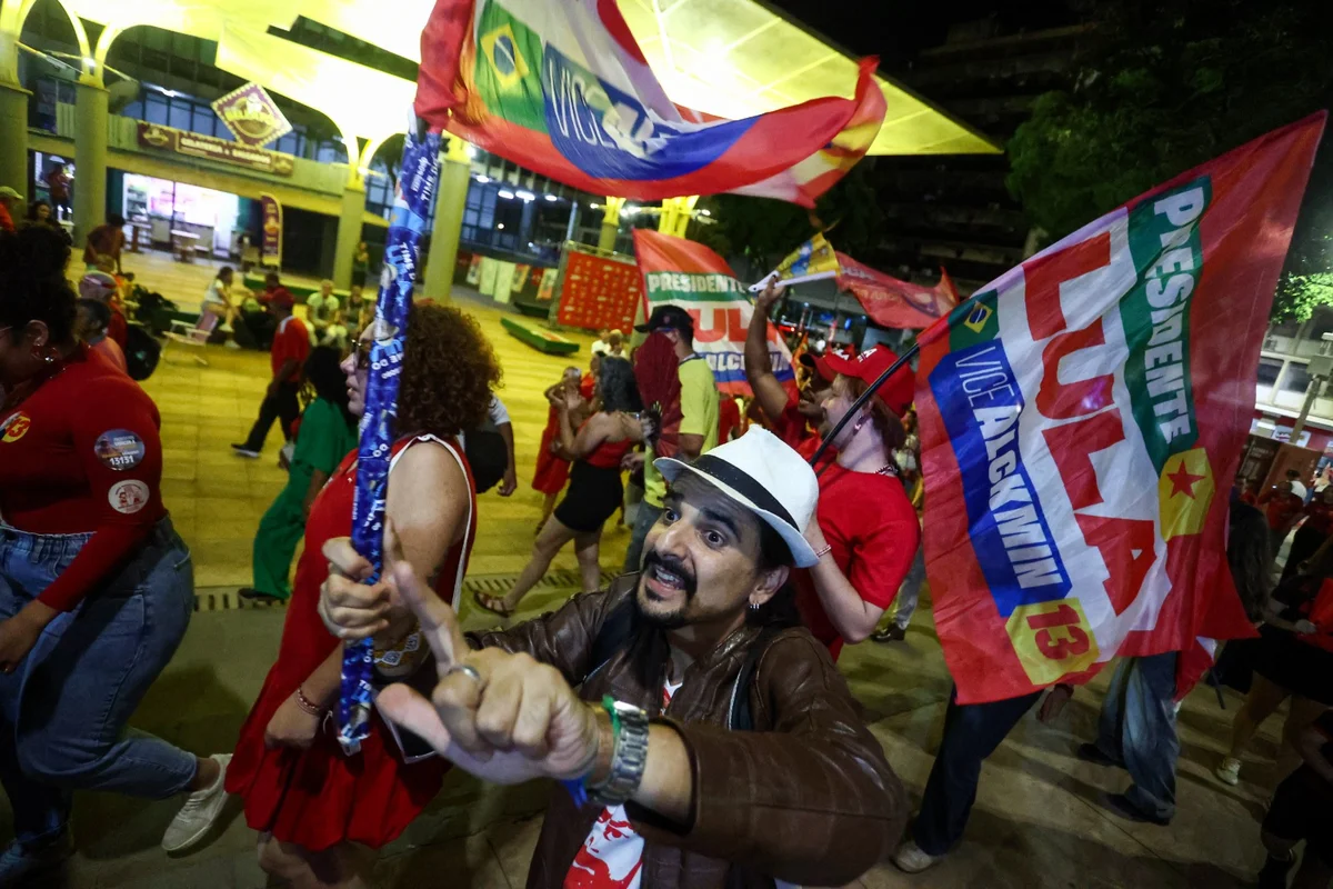 Apoiadores de Grass celebram segundo turno no GDF