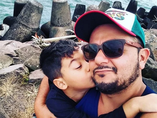 Pai adota filho da ex que morreu de câncer e reação do menino viraliza