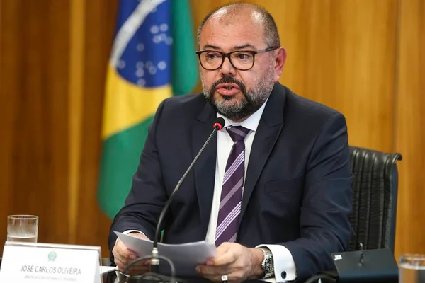 O ministro do Trabalho e Previdência, José Carlos Oliveira