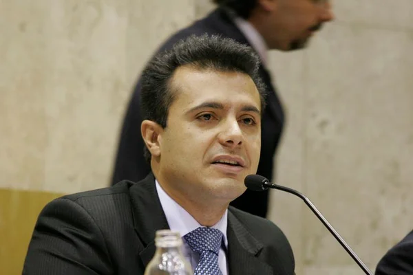 Deputado que quer proibir masturbação foi cantor de músicas sobre sexo