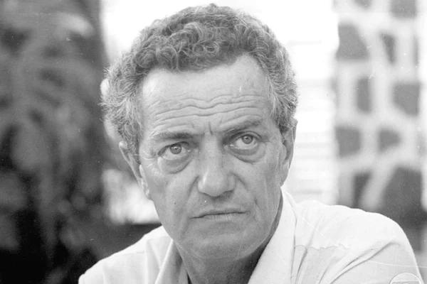 Morre, aos 84 anos, o ator e diretor Henrique Martins