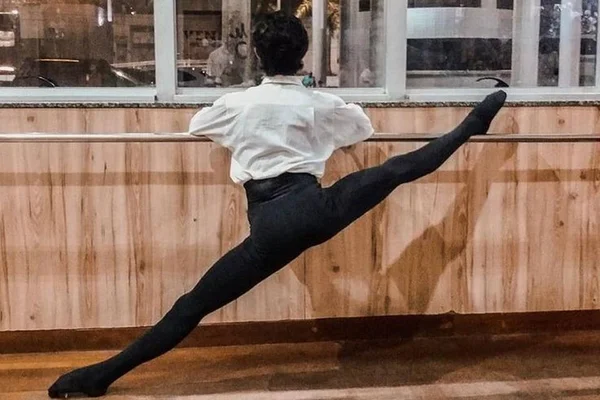 Bailarino cearense embarca para intercâmbio de dança na Suíça