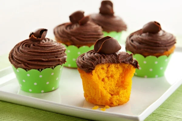 cupcake de cenoura com chocolate