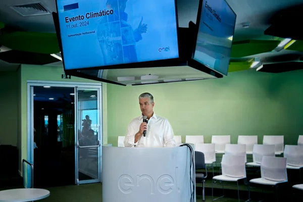 Coletiva Enel - São Paulo - Com 36 mil imóveis sem luz, presidente da Enel (Guilherme Lencastre) fala em "normalidade"