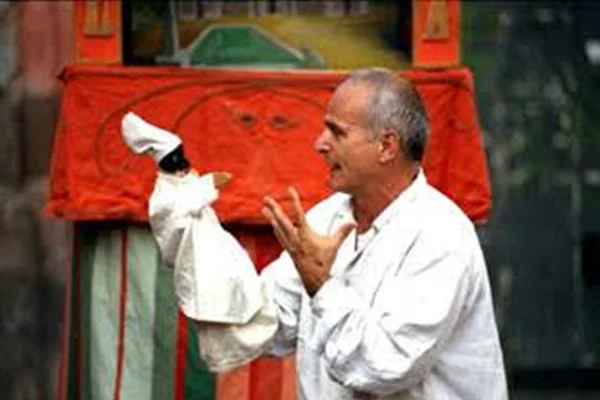 Mestre italiano de marionetes faz apresentação gratuita do DF