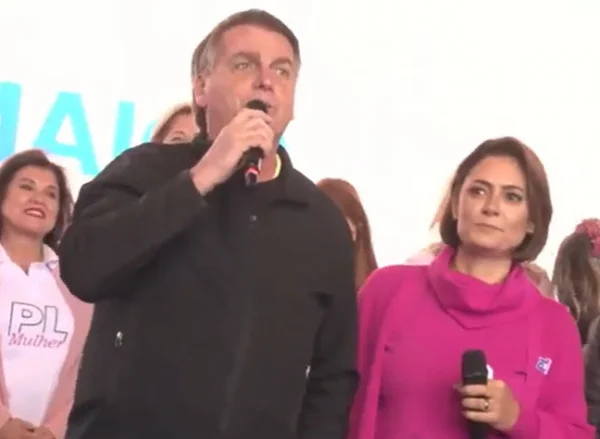 Michelle reclama de interrupção de Bolsonaro em evento do PL Mulher. Vídeo