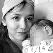 Os dois começaram um caso debaixo do mesmo teto que a mãe Os dois começaram um caso debaixo do mesmo teto que a mãe