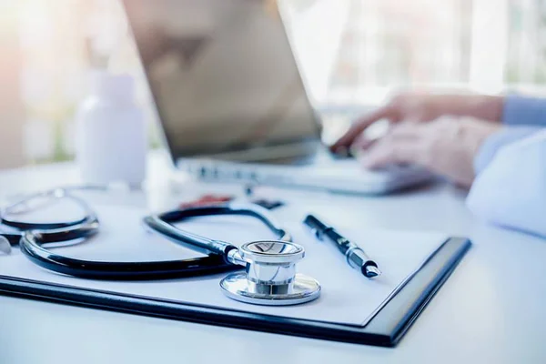Hospital tem vagas para técnico de enfermagem com salários de R$ 1.400