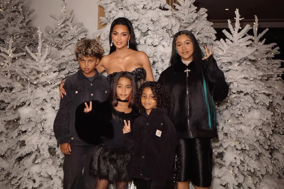 Kim Kardashian revela quantas babás são necessárias para os quatro filhos