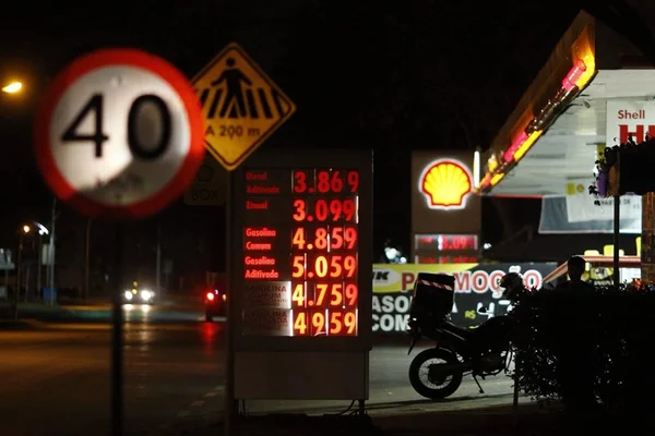 Gasolina mais cara: postos do DF reajustam preços dos combustíveis