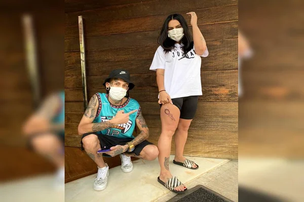“Acordei em choque”, diz artista do DF que fez tatuagem em Cleo