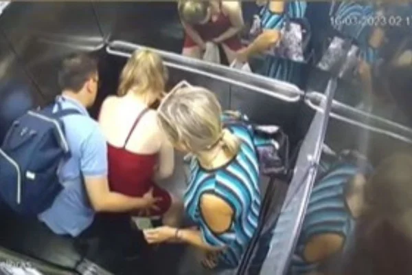 Vídeo: mulher dá à luz em pé no elevador do prédio onde mora no MT