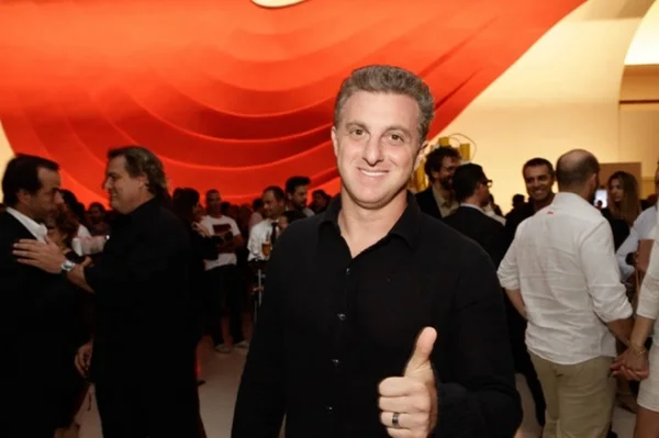 Luciano Huck desiste de vez de ser candidato à Presidência, diz coluna