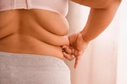 Além das doenças, portadores de obesidade precisam lidar com estigmas sociais associados à doença, que envolvem preconceito, estereótipos desrespeitosos, falta de entendimento, levando os pacientes a condições de baixa autoestima, vergonha e culpa pela condição de saúde e pelo peso