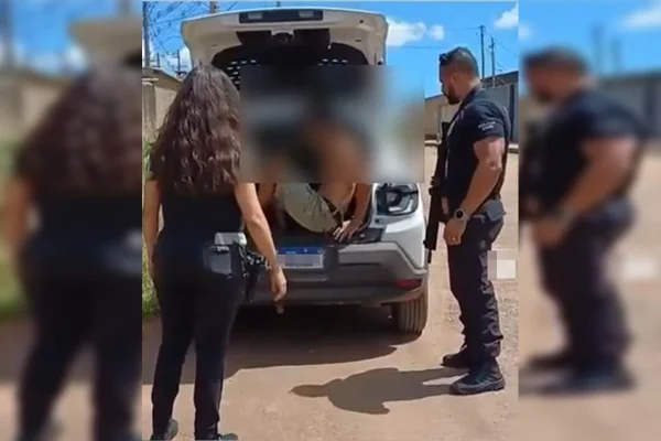 "Velha desgraçada, vai morrer": filho estrangula a mãe e é preso
