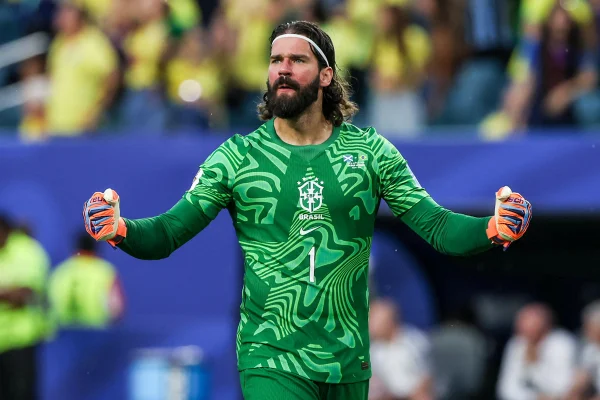 Alisson lamenta eliminação na Copa e indica permanência na Seleção - destaque galeria