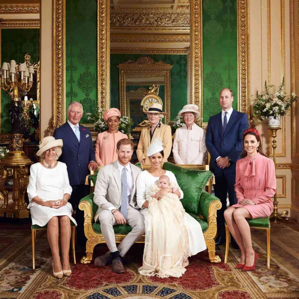 As tretas por trás do batizado da filha de Meghan Markle e príncipe Harry