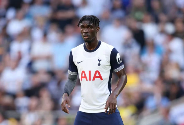 Jogador do Tottenham publica vídeo usando “gás do riso” e se desculpa