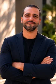 Gabriel Pinheiro é líder executivo da Abrasel em São Paulo, com atuação estratégica na articulação do setor de foodservice, inovação e desenvolvimento institucional. Atua na conexão entre mercado, políticas públicas e iniciativas para fortalecer bares e restaurantes Gabriel Pinheiro é líder executivo da Abrasel em São Paulo, com atuação estratégica na articulação do setor de foodservice, inovação e desenvolvimento institucional. Atua na conexão entre mercado, políticas públicas e iniciativas para fortalecer bares e restaurantes