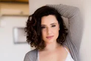Francis Helena interpretou a órfã Cris na primeira versão da novela no SBT, em 1997 Francis Helena interpretou a órfã Cris na primeira versão da novela no SBT, em 1997