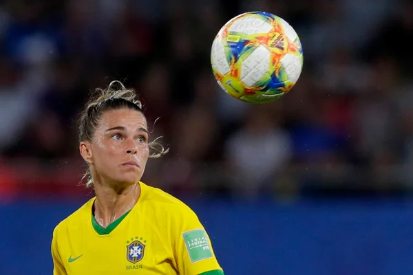 Tamires prevê jogo “muito equilibrado” da Seleção contra Polônia
